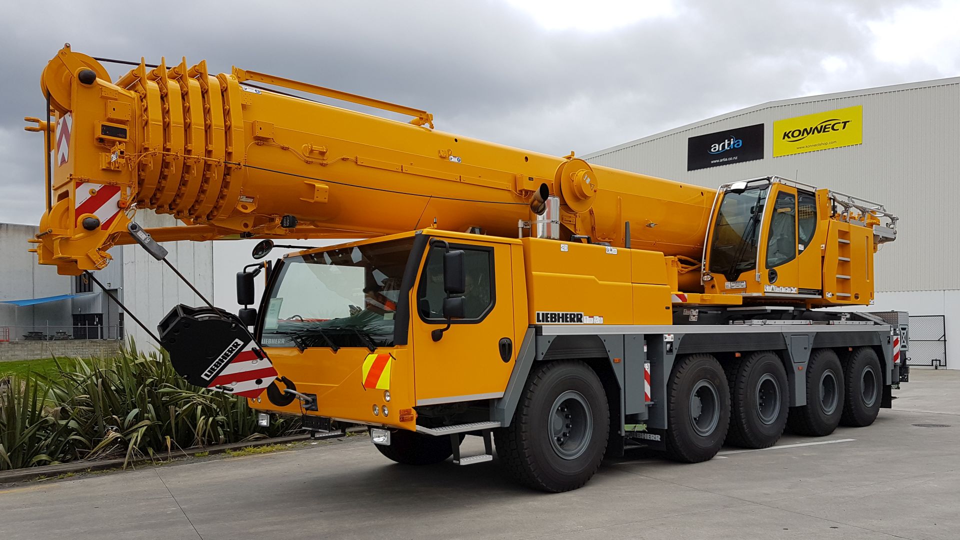 Автокран Liebherr LTM 100